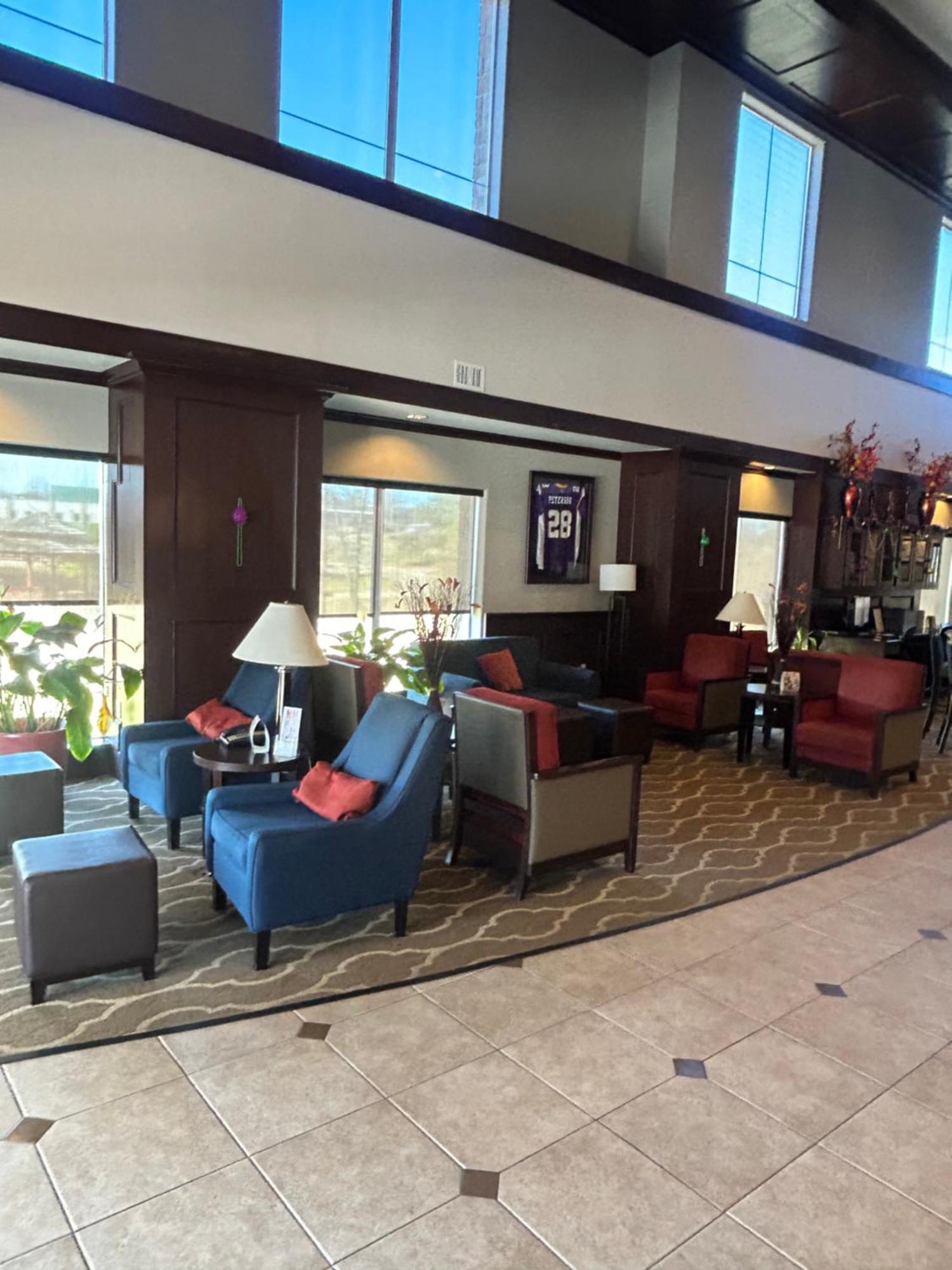 Comfort Suites Palestine Exterior foto